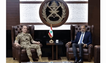 قائد الجيش عرض وريزا آليات تقديم المساعدات الإنسانية في الجنوب واستقبل ناصر ودرغام