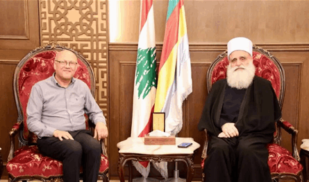 شيخ العقل بحث موضوع الحوار مع وفد ممثل للعلامة فضل الله