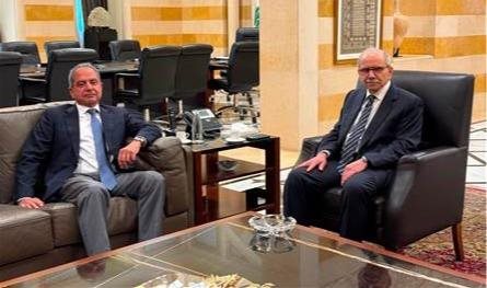 بعد الاعتكاف.. غداء يجمع سلام والصدّي