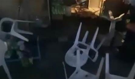 في هذه المنطقة.. إشكال يتطوّر إلى تضارب وتحطيم مقهى (فيديو)
