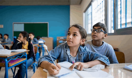 دمج المدارس الرسمية: ميزانية الوزارة "ترتاح" وجيوب الأهالي "تنزف"