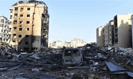 يسرق كابلات وخردة من مبانٍ متضرّرة جراء الحرب.. وهذا ما حلّ به (صورة)