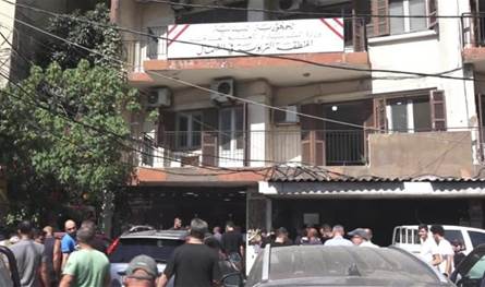 بعد خلعه باب دائرة التربية في طرابلس وشتم الموظفين.. سلّم نفسه