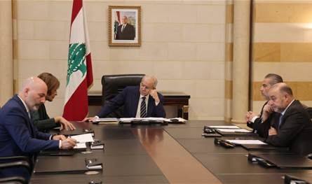 سلام ترأس إجتماعاً في السرايا.. واستقبل وفداً من الاتحاد الدولي للشباب الاشتراكي ومنظمة الشباب التقدمي