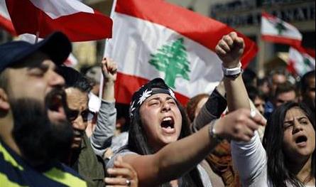 الناس جاعوا حتّى بكى الرجال.. وحدهم المتسوّلون أذكياء
