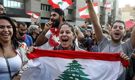 المفتاح بيد واشنطن وباريس تتابع عن كثب: &quot;الدولارات موجودة.. عليكم بالإصلاح&quot;