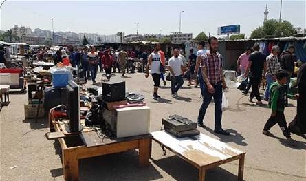 أدوات خطيرة تُباع في سوق الأحد في طرابلس (صور)