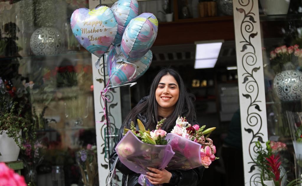 عيد الأم في لبنان.. هدايا وورود ونغصة 1 ExtImage 6012625 1447166848