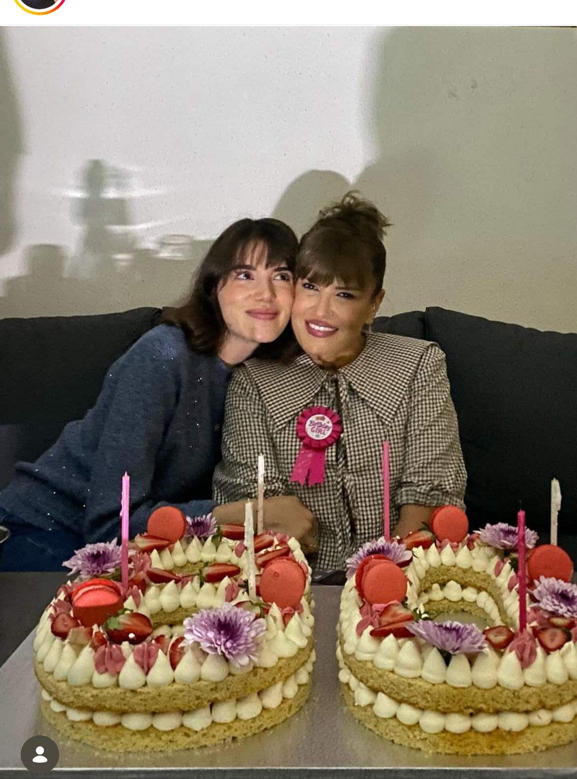 صور مؤثرة… سينتيا صموئيل تشارك جمهورها احتفالها بعيد ميلاد والدتها