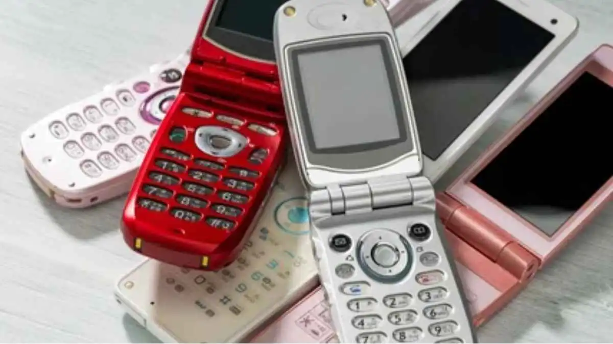 Before the iPhone appeared... 4 foldable phones that changed the world of technology