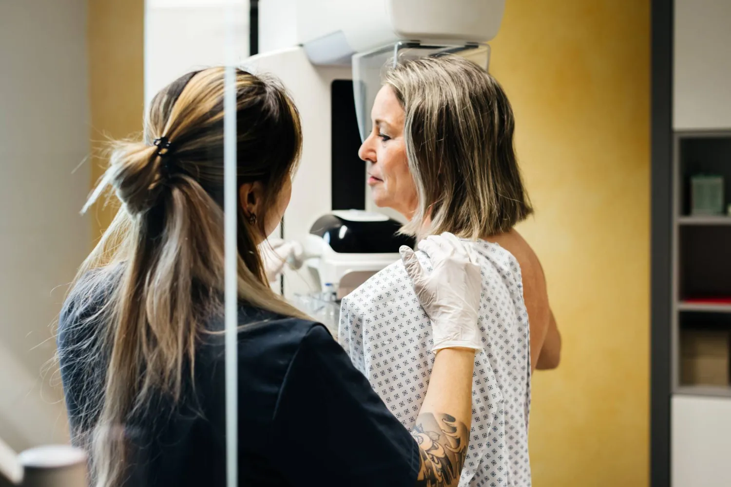 Breast cancer that hides behind symptoms of inflammation… early signs that should not be ignored