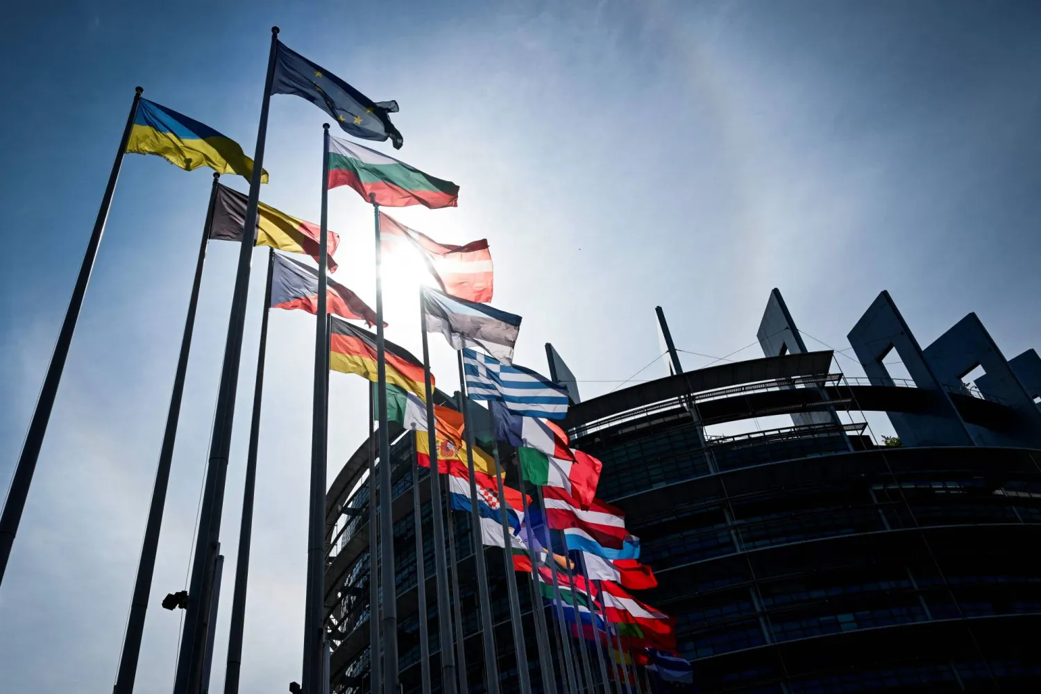 The European Parliament calls for the Houthi group, in all its branches and leadership, to be listed as a terrorist organization