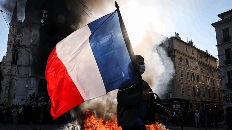 Under pressure from energy costs and the French crisis, eurozone growth at a four-month low