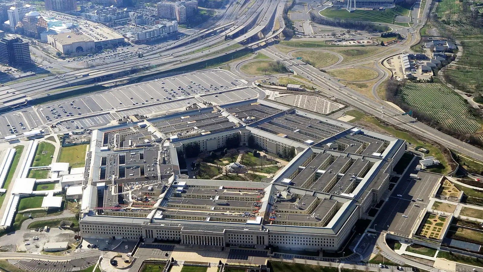 “The Black Triangle” baffles the Pentagon… What is the truth about the mysterious object?