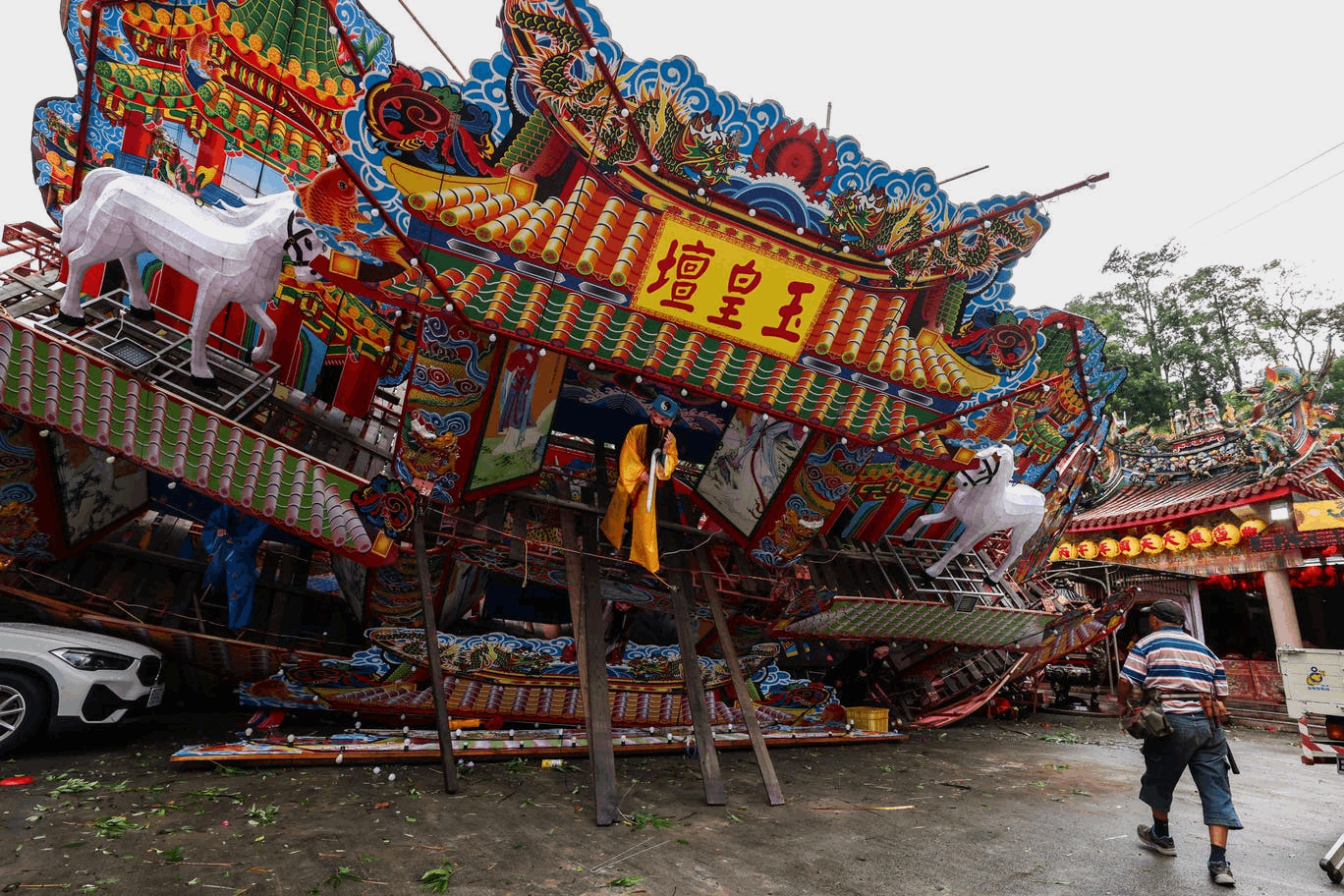Injuries, uprooted trees and power outages… Taiwan affected as Typhoon “Champi” passes by