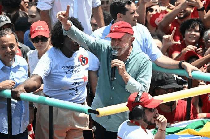 Lula or Bolsonaro? Brazil chooses its president in a close race