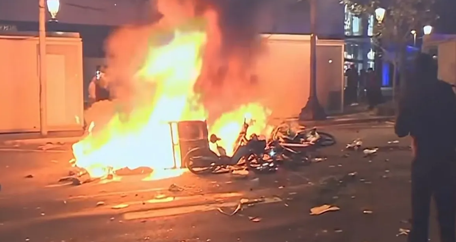 Barcelona rocked by rioting and looting... Nearly 100 people arrested, including minors