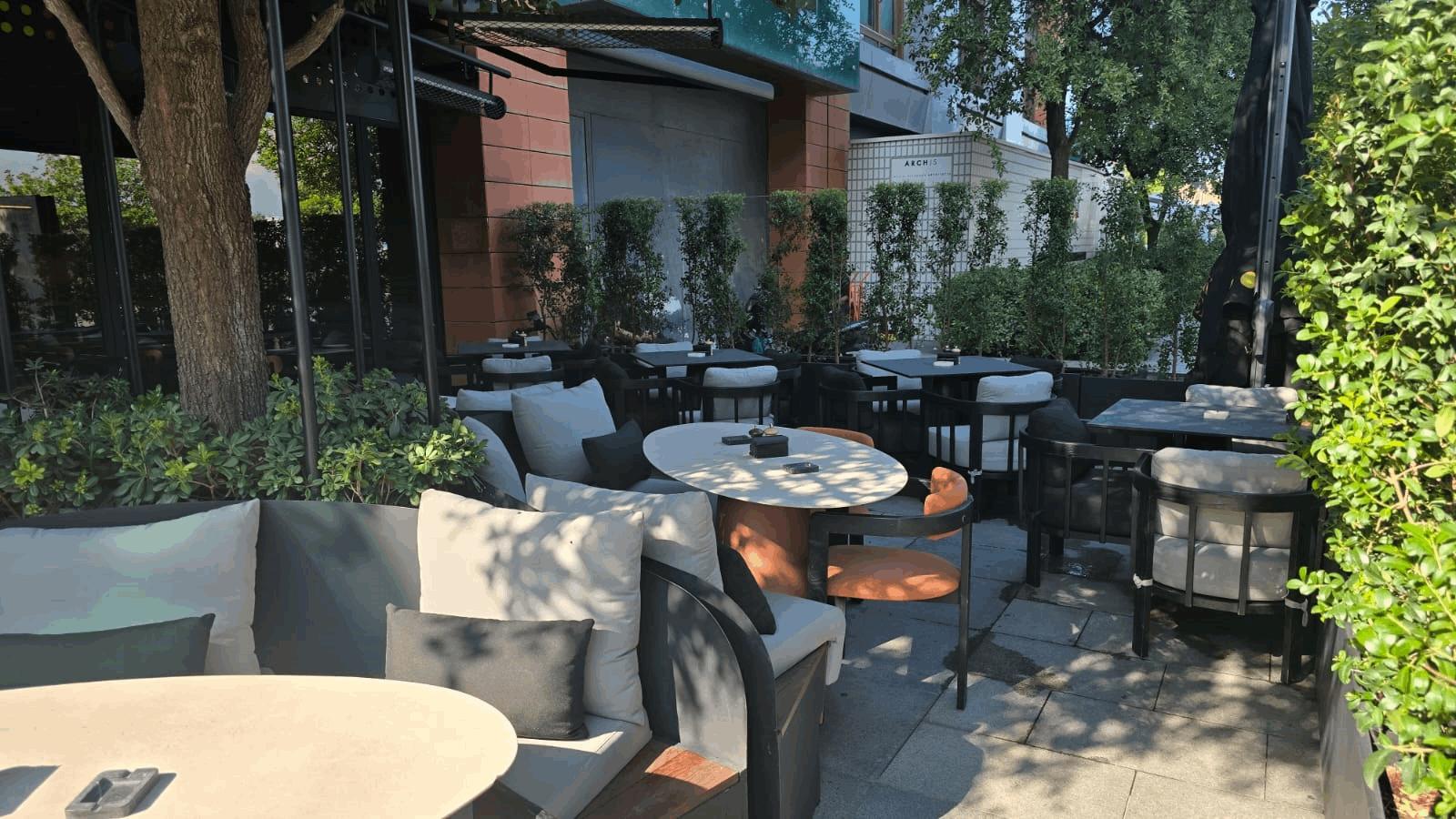 Down by more than 40%.. Lebanese restaurants face one of their toughest seasons in 20 years