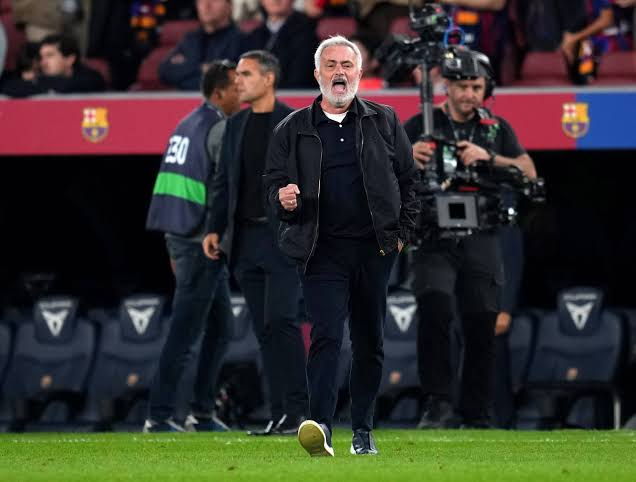After Mbappé’s go-ahead goal... What did Mourinho do by Barcelona’s substitutes’ bench? (Video)