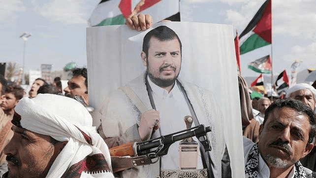 طالبته بسحب بيان إدانة استهداف الحرمين.. هيئة الحوثيين الدينية تهاجم "الأزهر"