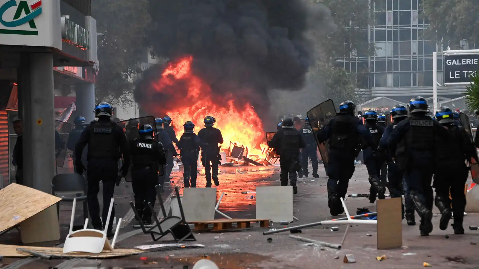 France.. Students reject government offers and continue protests