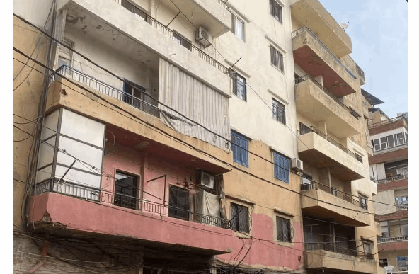 بشكل عاجل.. تصدّعات تستدعي إخلاء مبنى في طرابلس